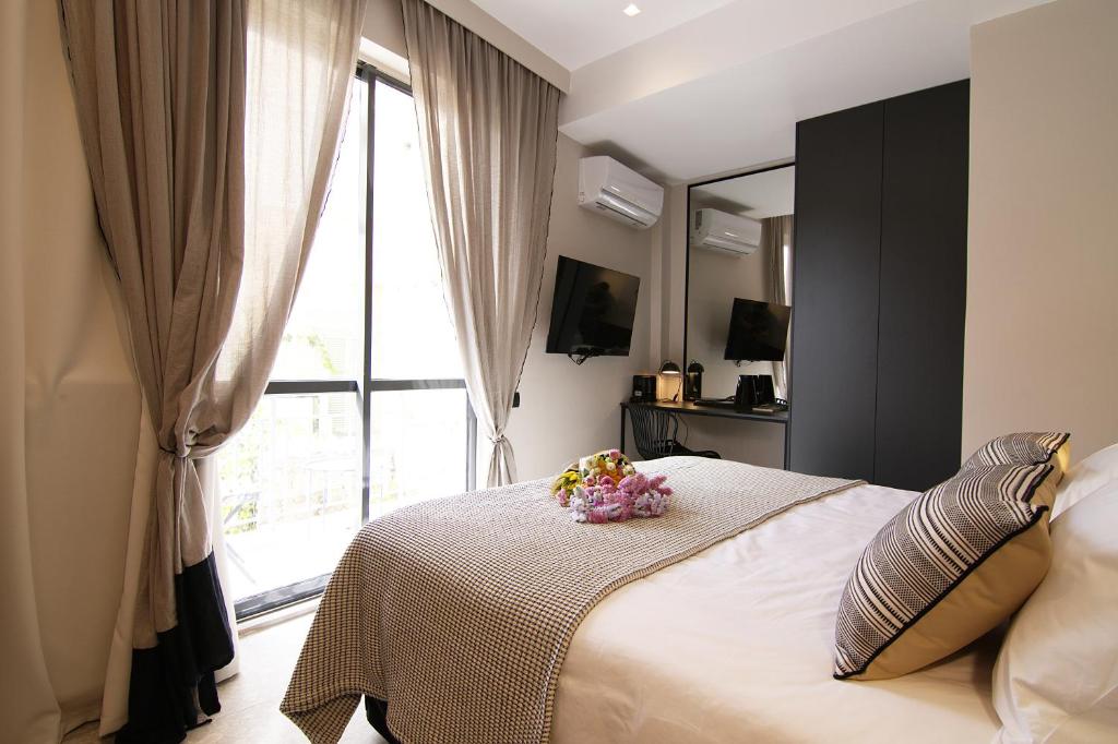 Cityzoe Athens Suites