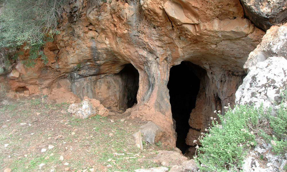 Mougkri Cave